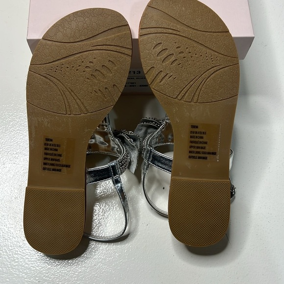 JustFab Terena Silver Tan Glamorous Flat Sandals size 6 - Picture 2 of 4
